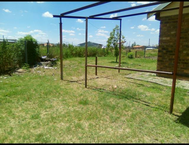 2 BEDROOM HOUSE FOR SALE IN SERALENG